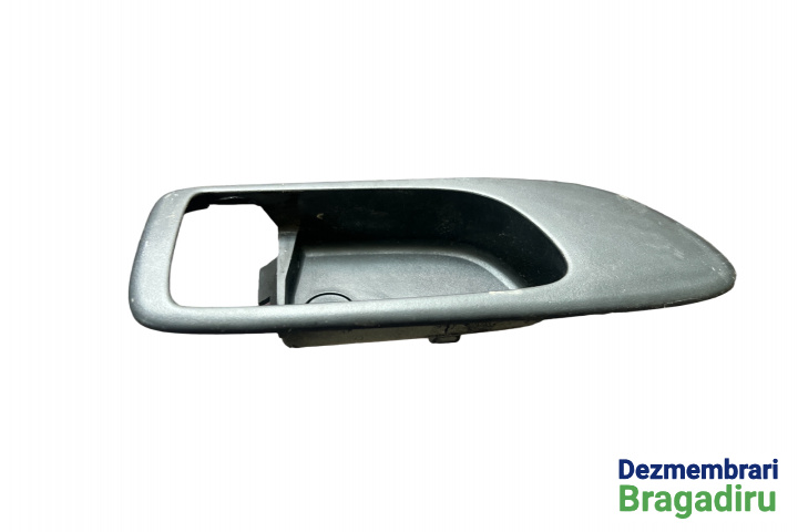 Ornament maner deschidere din interior usa fata dreapta Mazda 6 GG [2002 - 2005] wagon 2.0 MT (141 hp)