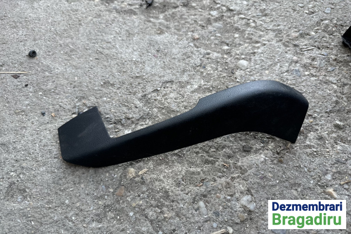 Ornament maner inchidere din interior usa spate stanga Cod: 5E0867197 5E0867197 Skoda Octavia 3 [2013 - 2017] Combi wagon 5-usi 1.6 TDI DSG (110 hp) Cod motor: CXXB, Cod cutie: RER, Cod culoare: LF8H-4K4K