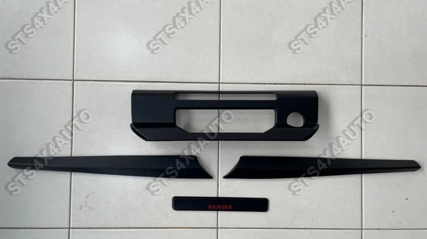 ORNAMENT MANERE OBLON FORD RANGER T9 2022+ MB [4-BUC] [V1]