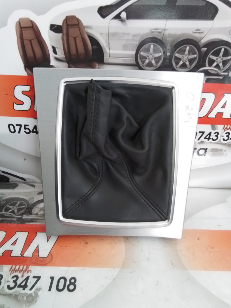 Ornament nuca schimbator Mercedes-Benz C-Class (2007->) [W204] 2.2 Motorina 2010, A204676310