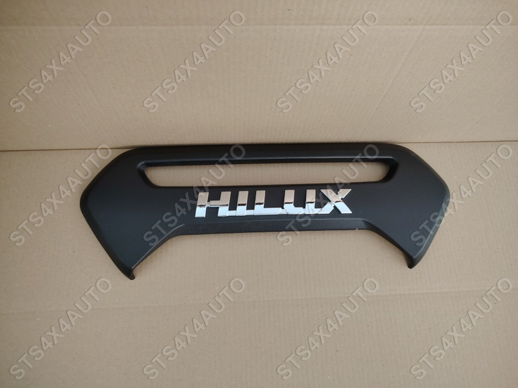 ORNAMENT OBLON TOYOTA HILUX REVO 2016-2024 MB [2021 LOOK]