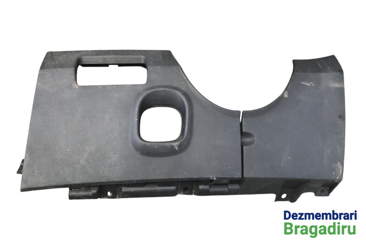 Ornament Ornament sub volan Cod: 8200182566 8200182566 Renault Megane 2 [facelift] [2006 - 2012] Hatchback 5-usi 1.5 dCi MT (86 hp)