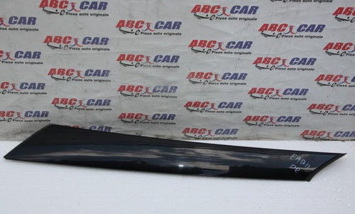 Ornament parbriz dreapta Skoda Fabia 2 2006-2010 5J6853264A