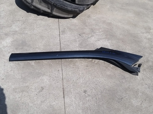Ornament parbriz stanga renault scenic 3 768350002rb