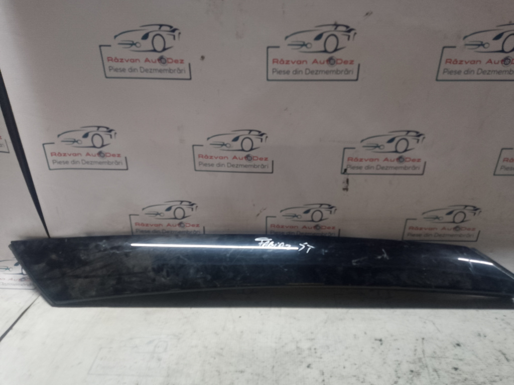 Ornament parbriz stanga Skoda Fabia 2 2009, 5J6853263A