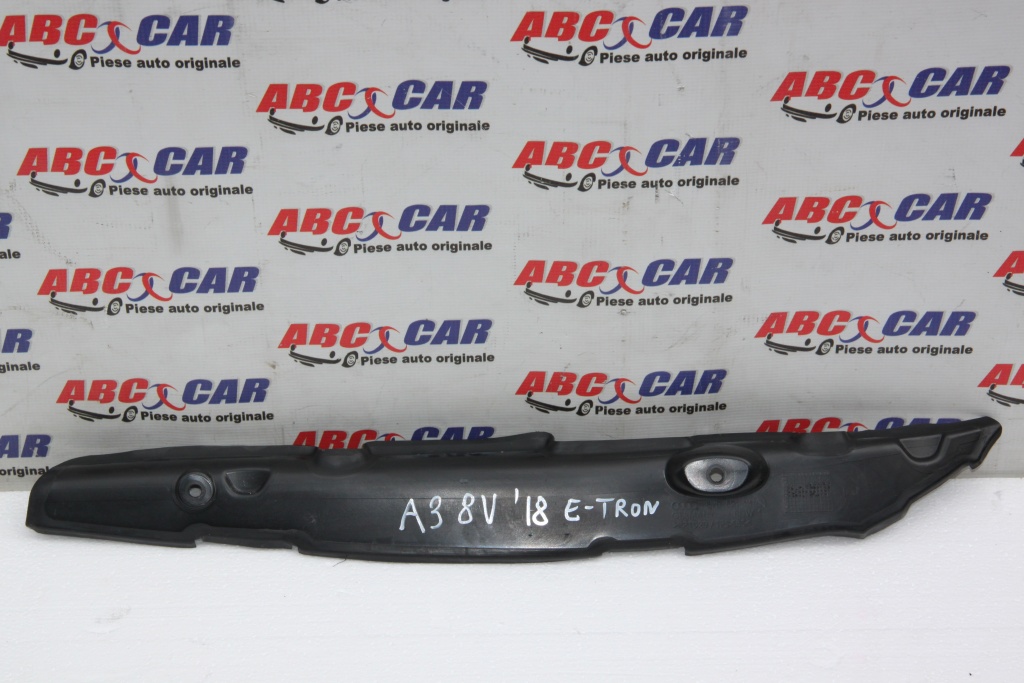 Ornament plastic stanga Audi A3 8V cod: 8V0821111C model 2018