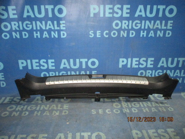 Ornament portbagaj BMW E71 X6 2013;  6981004 (cleme defecte)