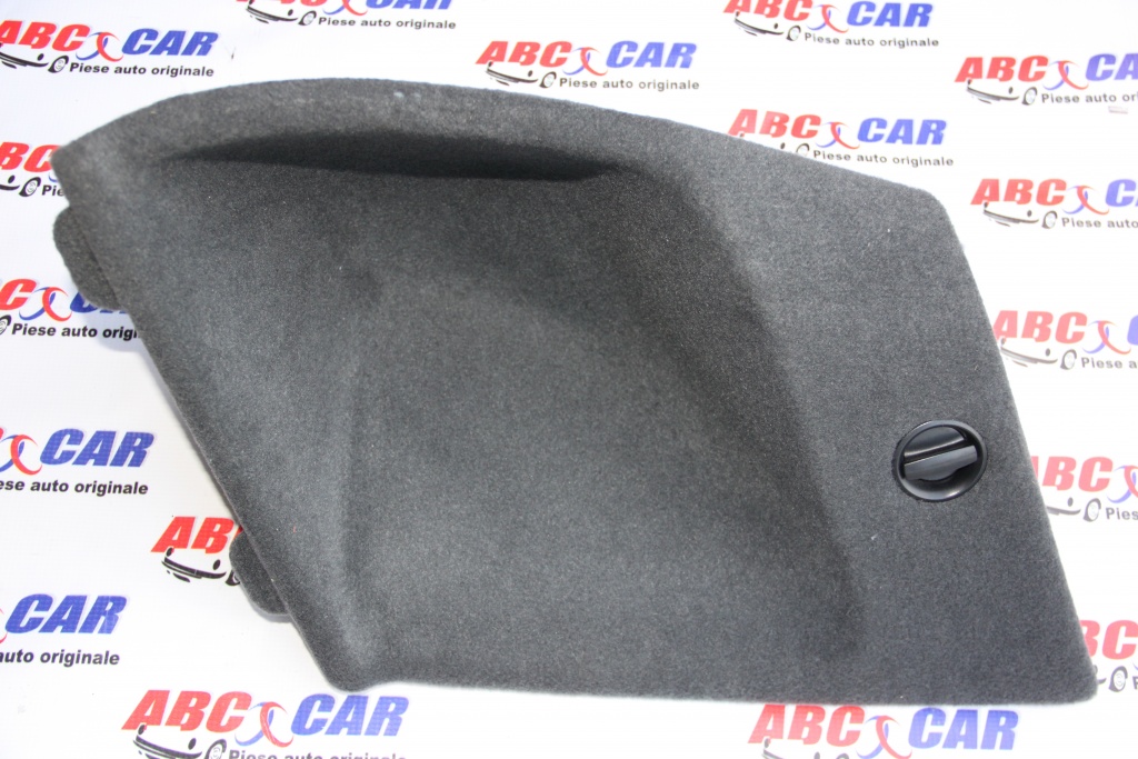 Ornament portbagaj dreapta Audi Q3 8U cod: 4L0867468 model 2014