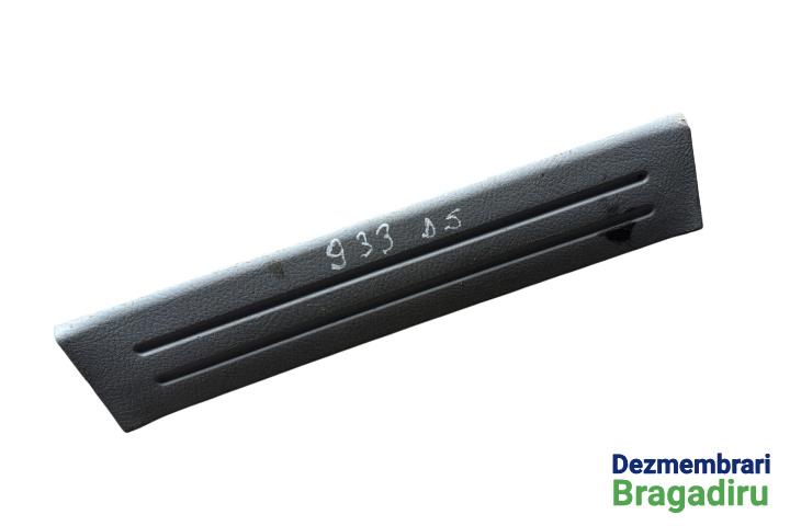 Ornament prag dreapta spate Cod: 85873-3E000 85873-3E000 Kia Sorento [2002 - 2006] SUV 2.5 CRDi 4WD MT (140 hp) Cod motor: D4CB