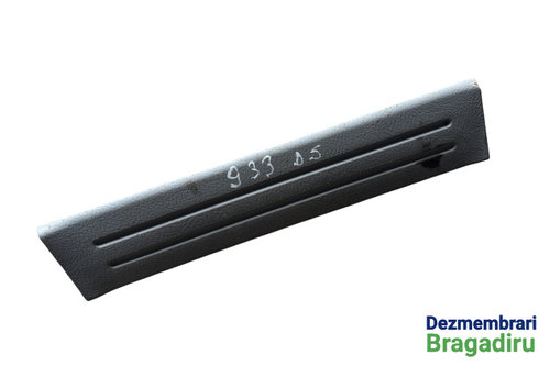 Ornament prag dreapta spate Cod: 85873-3E000 85873-3E000 Kia Sorento [2002 - 2006] SUV 2.5 CRDi 4WD ...