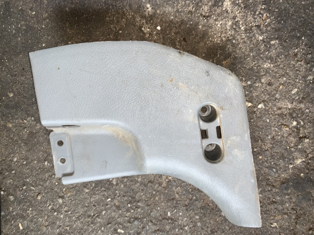 Ornament prag stanga sub bord Skoda Octavia [1996 - 2000] Liftback 5-usi 1.6 MT (75 hp) (1U2) 8V