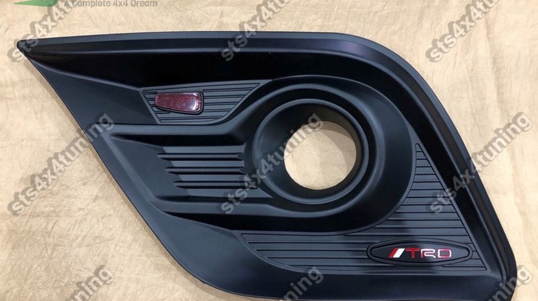 ORNAMENT PROIECTOARE NEGRE MATTE TOYOTA HILUX REVO 2016-2020 [V6] [TRD LOOK]