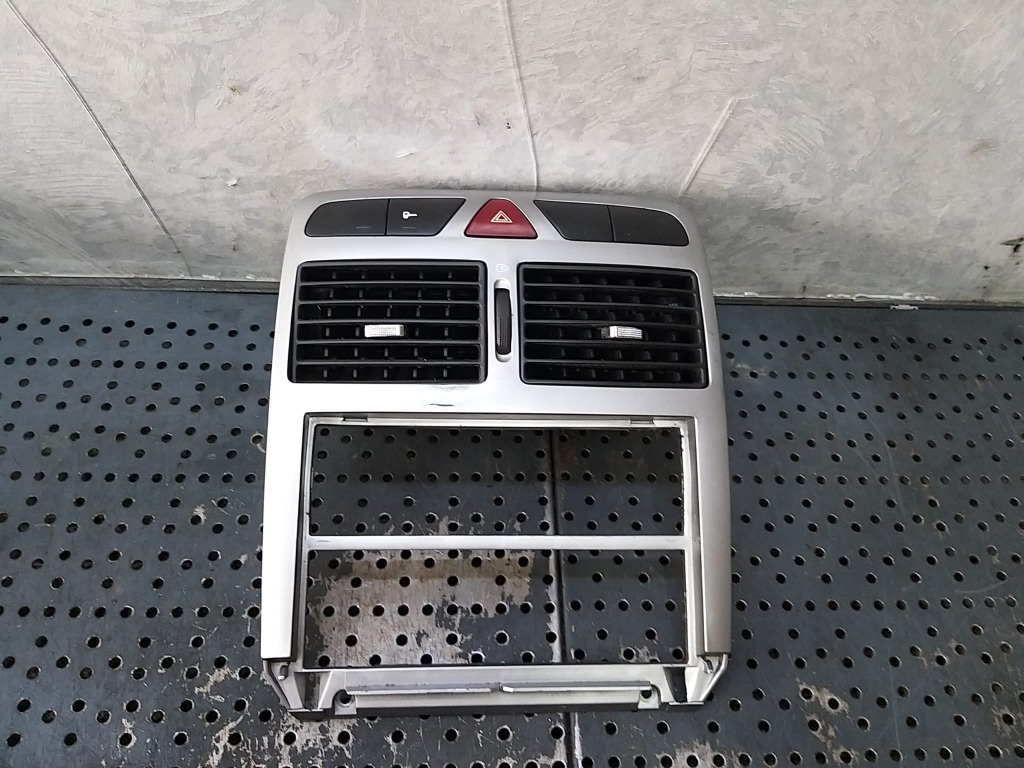 Ornament rama grile ventilatie cu butoane peugeot 307 9634505077