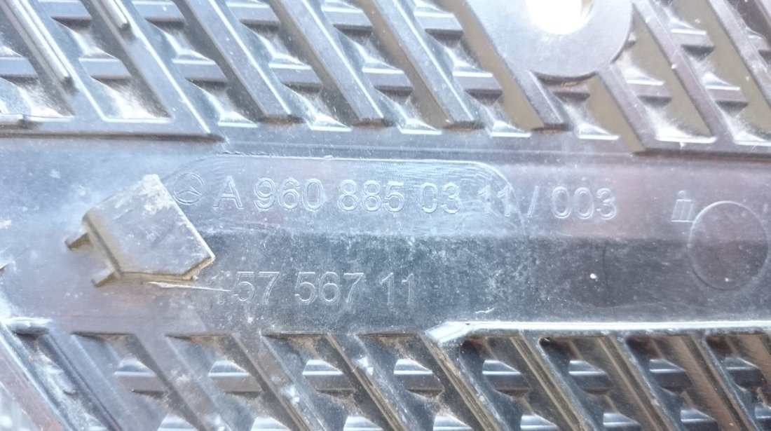Ornament scara bara fata Mercedes Actros MP4 cod A9608850311