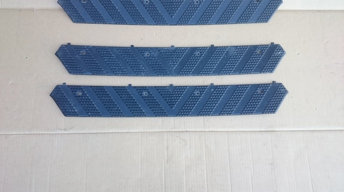 Ornament scara bara fata Mercedes Actros MP4 cod A9608850311