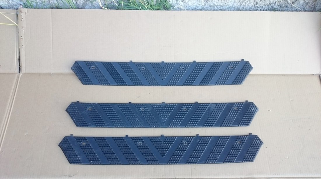 Ornament scara bara fata Mercedes Actros MP4 cod A9608850311
