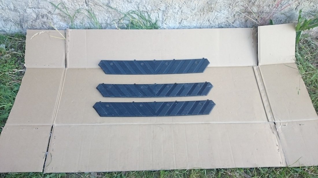 Ornament scara bara fata Mercedes Actros MP4 cod A9608850311