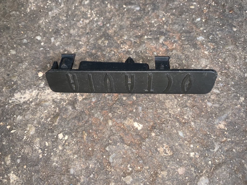 Ornament Skoda Octavia [1996 - 2000] Liftback 5-usi 1.6 MT (75 hp) (1U2) 8V