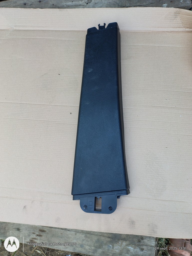 Ornament stalp dreapta centura siguranta Opel Zafira A ( 1999 - 2005 )
