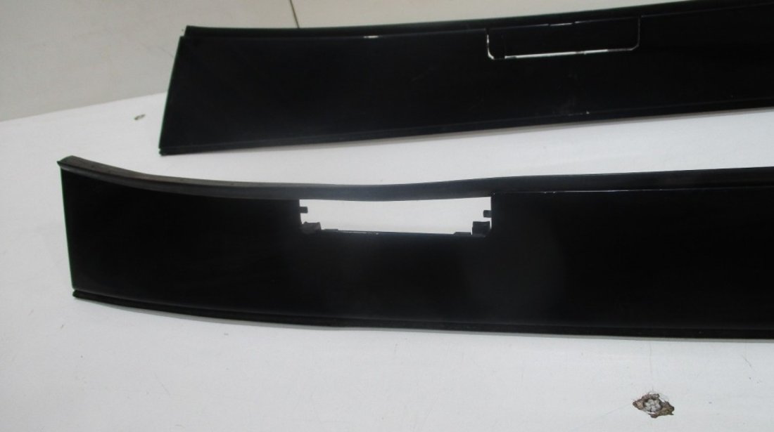 Ornament stanga + dreapta plafon ( exterior ) Mercedes C Classe An 2008-2012 cod A2046905382