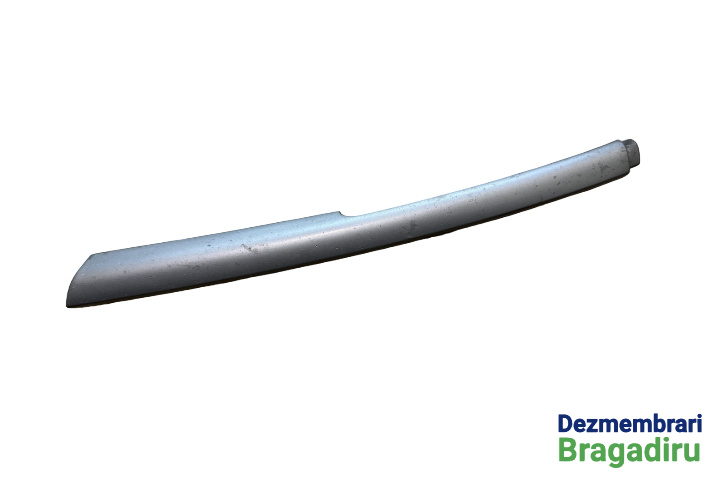 Ornament stanga grila bara fata Cod: 8V41-8C436-EA 8V41-8C436-BA Ford Kuga [2008 - 2013] Crossover 2.0 TDCi MT AWD (140 hp) Cod motor: UFDA Euro 5