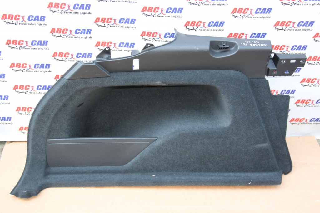 Ornament stanga portbagaj VW Touareg 7P cod: 7P6863819A model 2016