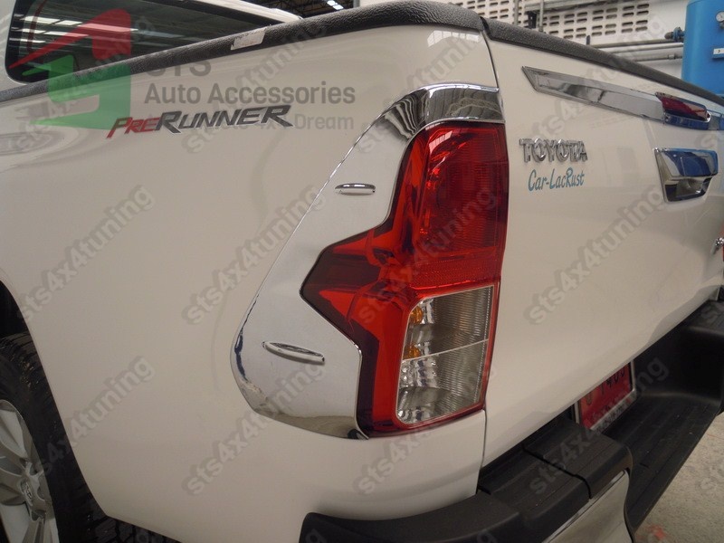 ORNAMENT STOPURI CROMATE TOYOTA HILUX REVO 2016-2017 [OE DESIGN]
