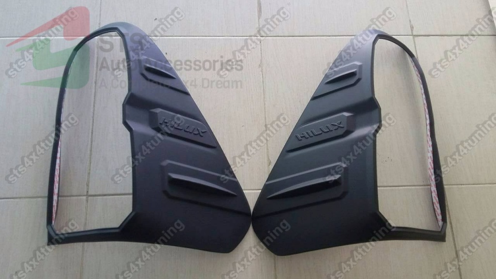 ORNAMENT STOPURI NEGRE MATTE TOYOTA HILUX REVO 2016-2017 [V3]