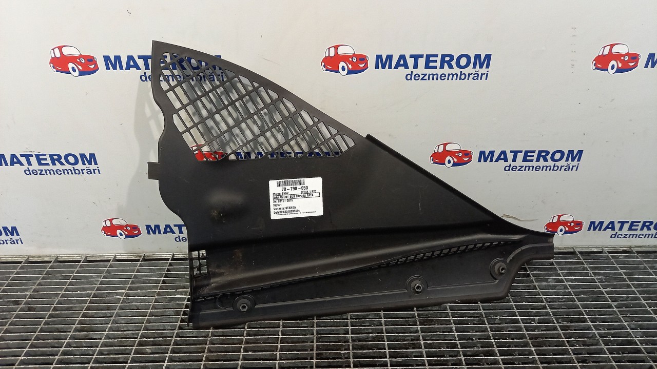 ORNAMENT SUB CAPOTA FATA BMW SERIA 1 F20 - - (2011 2015)