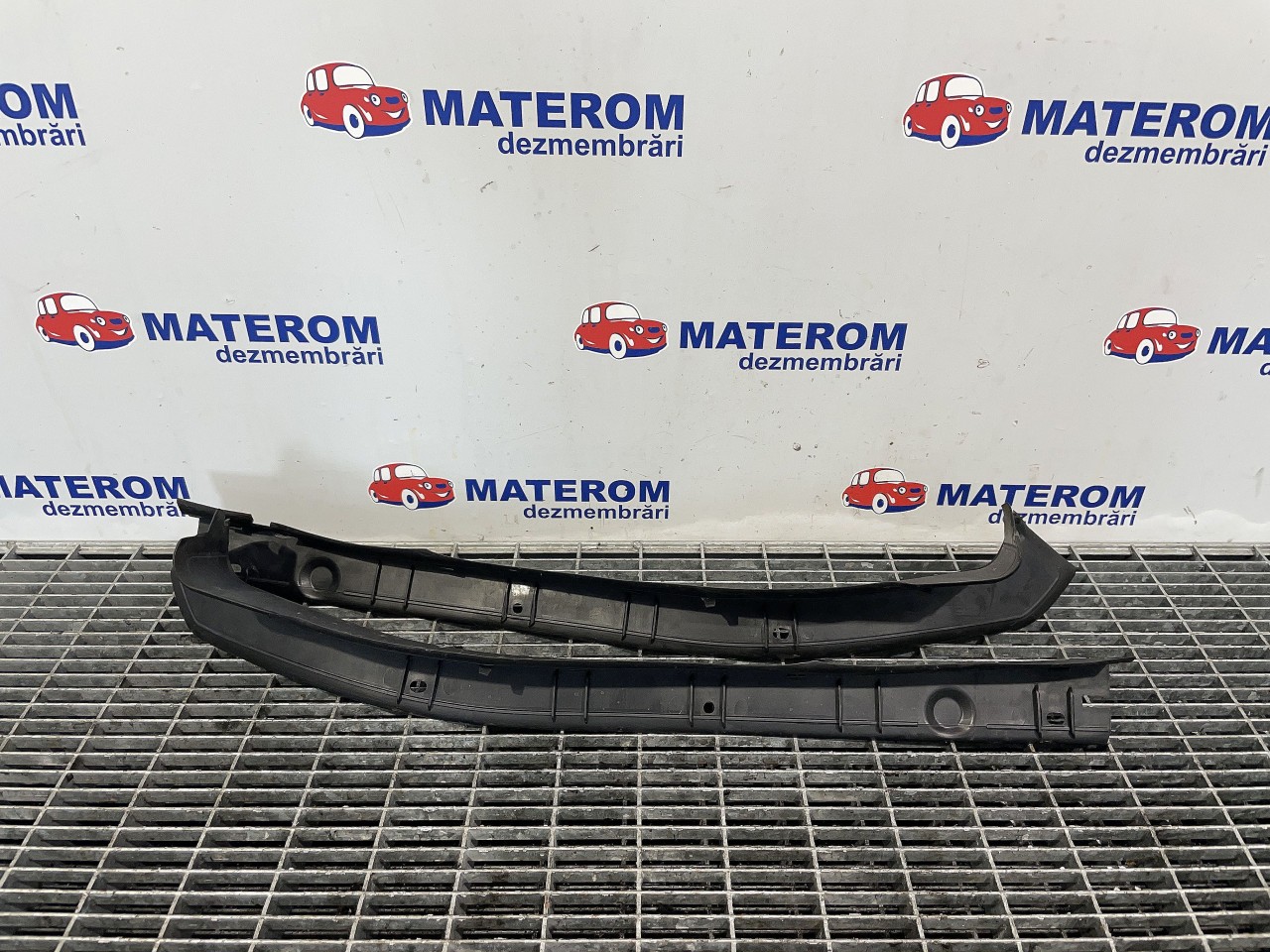 ORNAMENT SUB CAPOTA FATA BMW SERIA 3 F 30 - - (2011 2018)