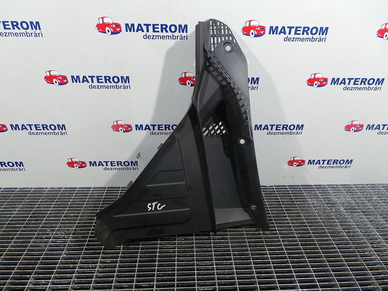 ORNAMENT SUB CAPOTA FATA BMW SERIA 7 F 01 SERIA 7 F 01 - - (2008 2012)