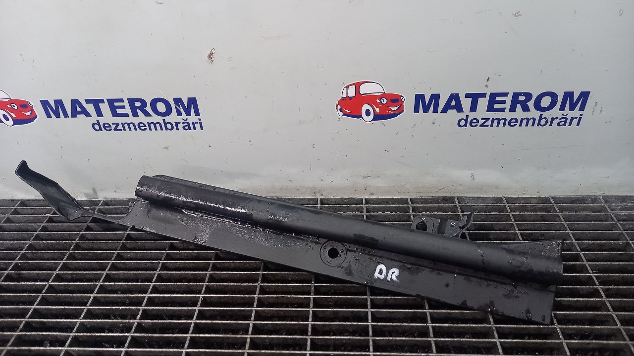 ORNAMENT SUB CAPOTA FATA KIA SORENTO 2.2 CRDI - (2009 2012)