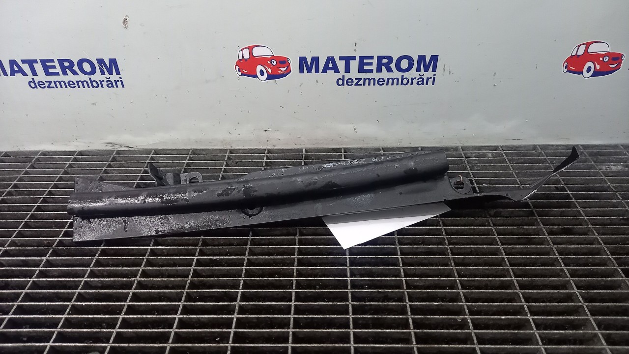ORNAMENT SUB CAPOTA FATA KIA SORENTO - - (2009 2012)