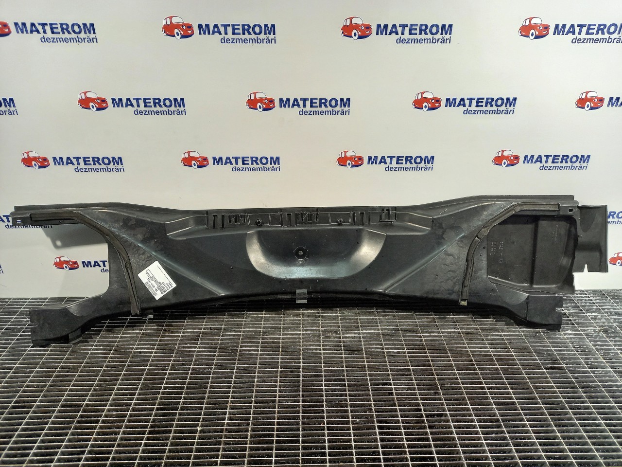 ORNAMENT SUB PARBRIZ BMW SERIA 3 E 90 2.0 D - (2004 2007)