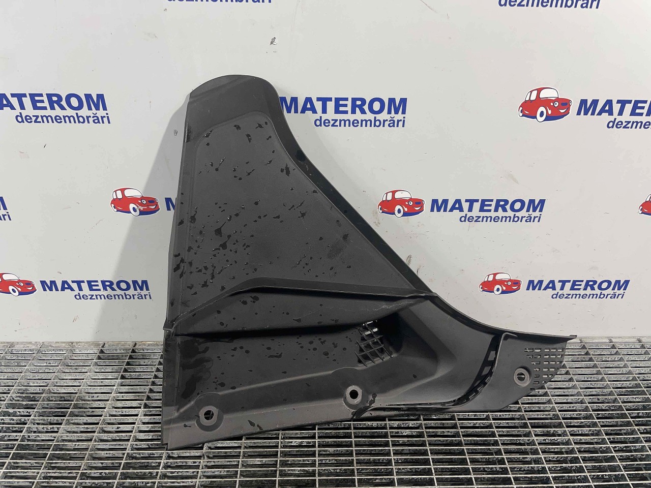ORNAMENT SUB PARBRIZ BMW SERIA 5 F 10 2.0 D - (2010 2017)