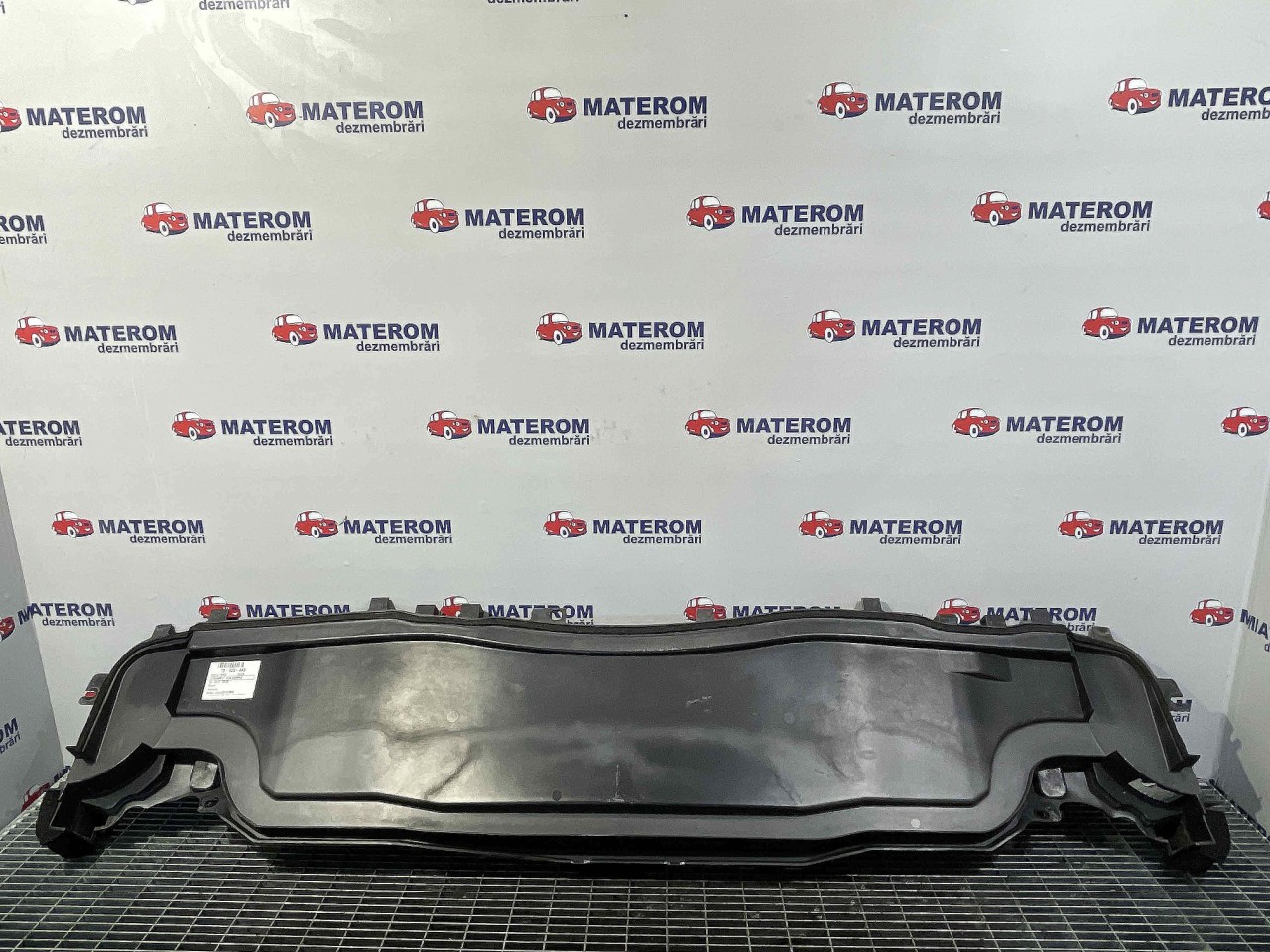 ORNAMENT SUB PARBRIZ FORD KUGA - - (2012 2019)