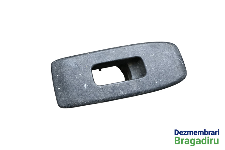 Ornament / Suport buton geam dreapta fata Cod: MR444892 MR444892 Mitsubishi Pajero 3 [1999 - 2003] SUV 5-usi 3.2 DI-D AT (165 hp) Cod motor 4M41