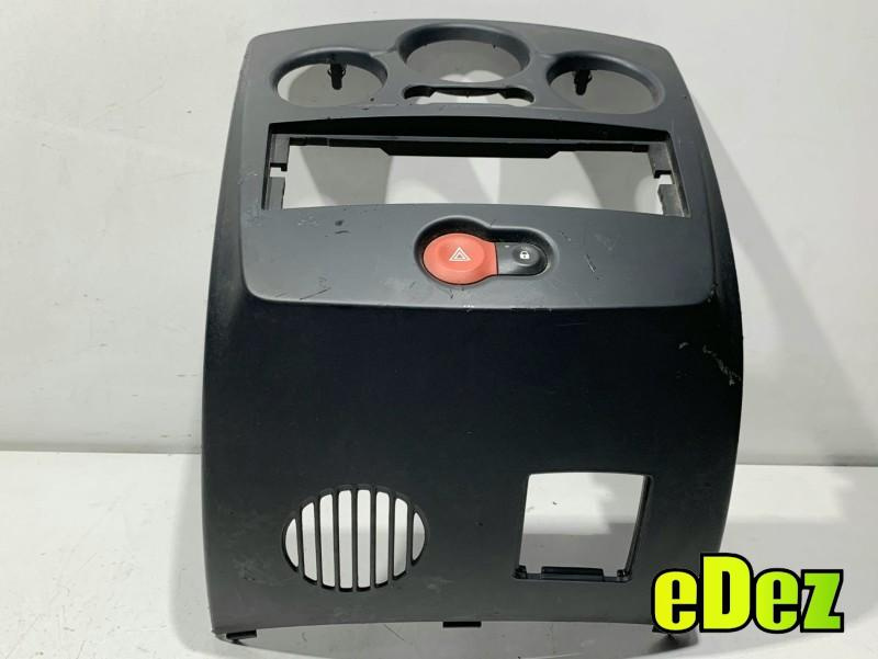 Ornament / trim bord cu buton avarie Renault Clio 3 (2005-2009) 8200214896A