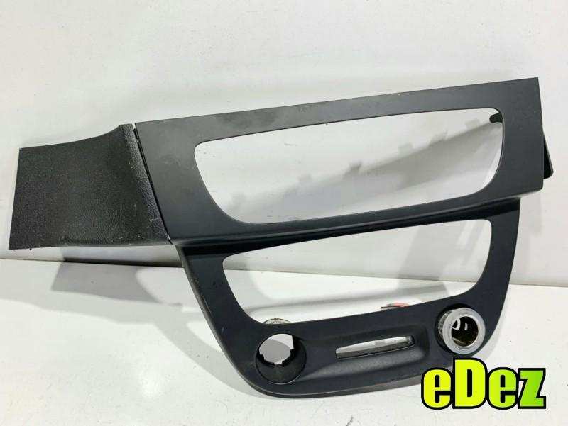 Ornament / trim bord Renault Megane 3 (2008-2012) 682600003R