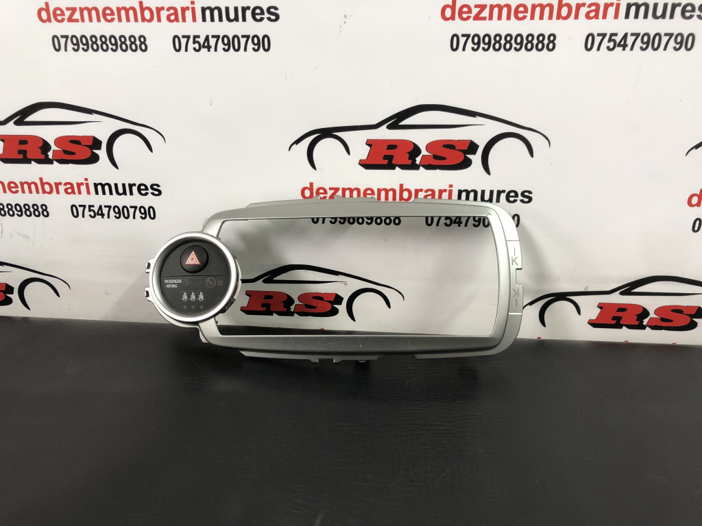 Ornament trim bord Yaris 1.5 Hybrid sedan 2014 (cod intern: 99757)