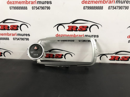 Ornament trim bord Yaris 1.5 Hybrid sedan 2014 (cod intern: 99757)
