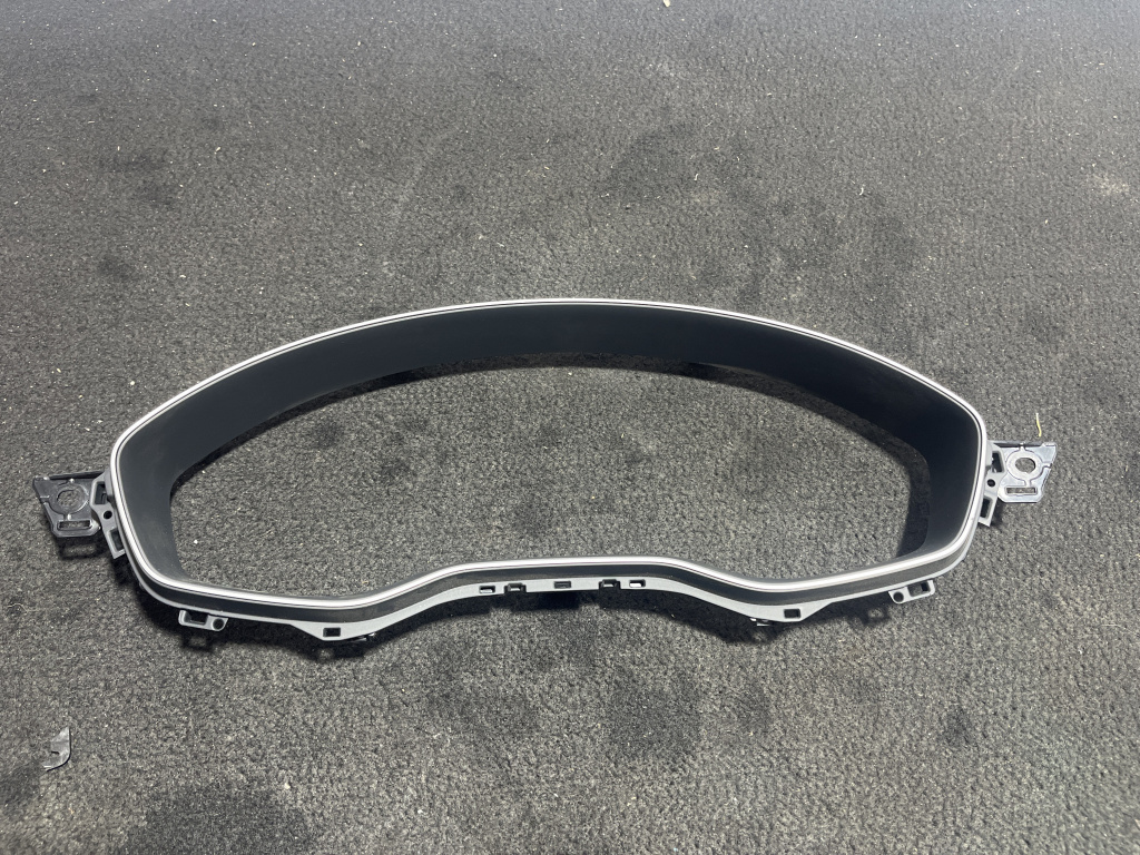 Ornament trim ceas bord Audi A4 B9 sedan 2016 (8W0857115)