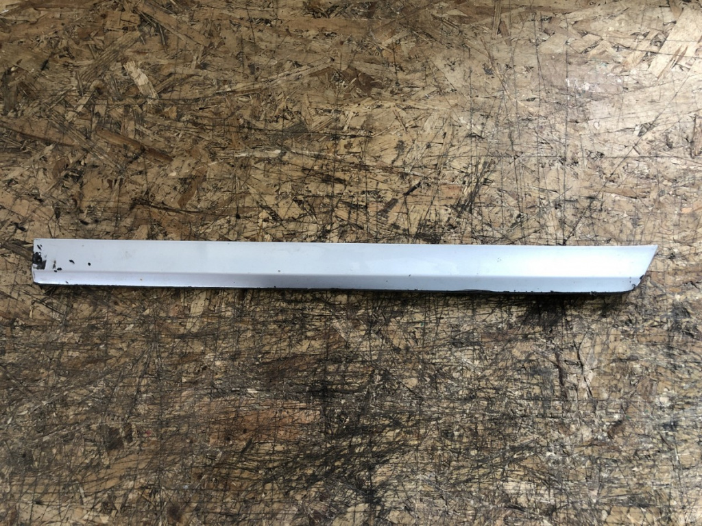 Ornament usa spate Passat B6 combi 2008 (3C0854949)