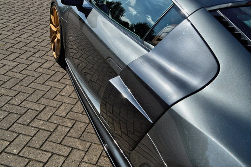 Ornamente laterale , in verbreiterter V10 , compatibile doar cu V8 Coupe, ( Orignalblade wird als Tr...