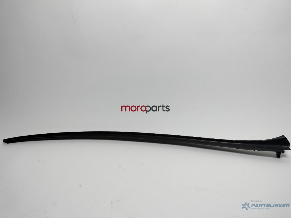 Ornamente parbriz stanga fata VOLKSWAGEN GOLF V 1K1 2003 - 2009 2.0 TDI 16V BKD VAG 1K0854319E