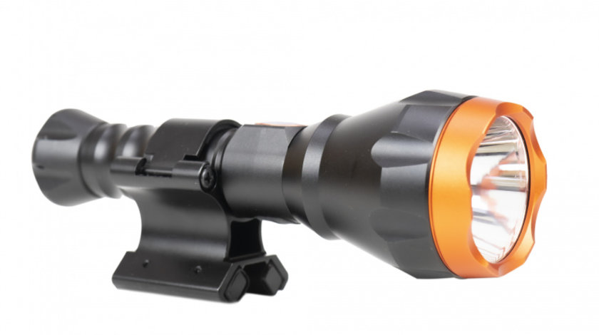 Pachet lanterna PNI Adventure F550 Crystal LED, 10W si suport de montaj magnetic PNI FLM33 PNI-F550-M33