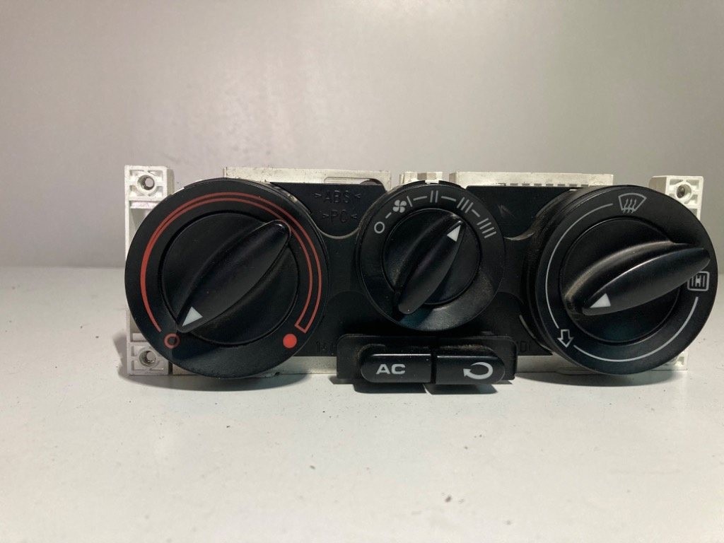 Panou Ac / Aer conditionat Seat Leon 1M