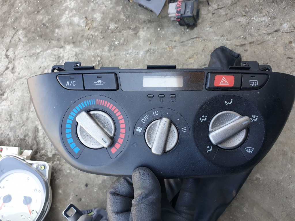 Panou Aer Conditionat Toyota Rav 4 2001-2006