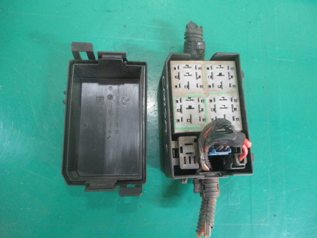 PANOU / BLOC RELEE COD 13140088 OPEL CORSA C 1.3 CDTI FAB. 2000 – 2009 ⭐⭐⭐⭐⭐