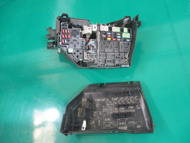 PANOU / BLOC SIGURANTE / RELEE FORD MONDEO MK4 1.6 Ti FAB. 2007 - 2014 ⭐⭐⭐⭐⭐